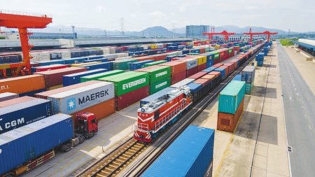 中欧班列装载家电集装箱