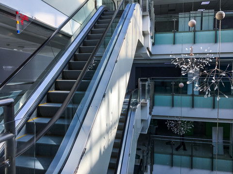 电梯使用收费5元？广州一社区医院回应背后的真相让人深思