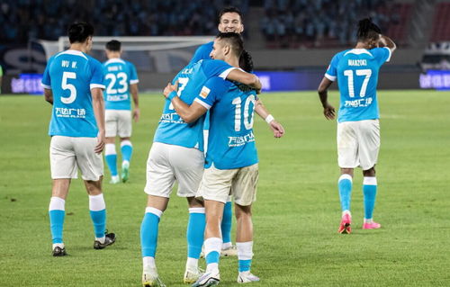 国足球员林良铭破门瞬间