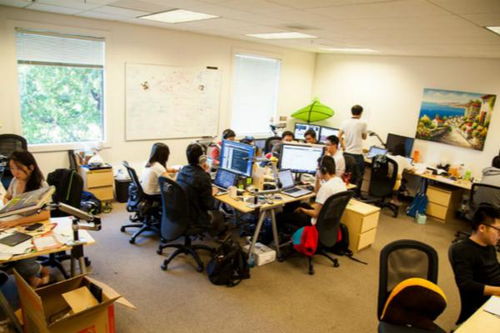 河南首富换人！85后王宁凭啥靠‘小玩具’登顶？泡泡玛特神话背后藏着什么秘密？