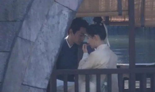 陈晓与刘亦菲在片场互动的照片