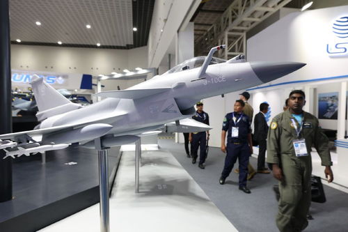 歼-10CE战机模型展示