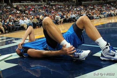 球员受伤治疗现场