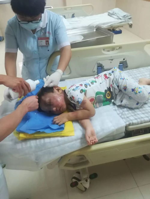 男孩被老大爷用手铐铐住？警方通报来了！真相让人意想不到