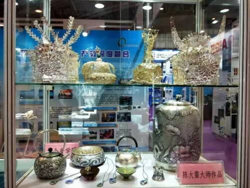 礼兰珠宝在巴黎展会上展出的东方主题珠宝系列