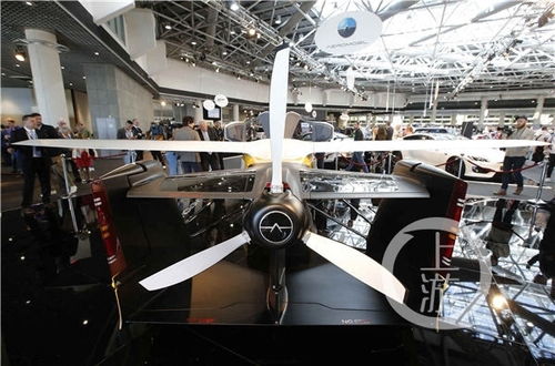 展馆内展示的飞行汽车