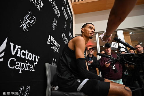 文班亚马模仿李连杰动作