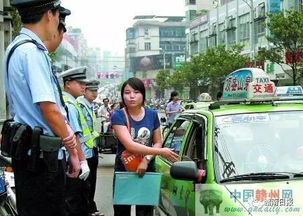 高考学生乘坐爱心车辆前往考场