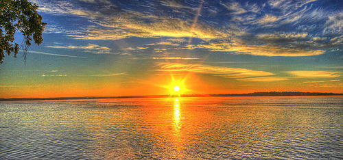 古代战场与夕阳景象