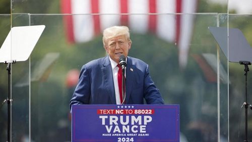 特朗普在竞选集会中发言