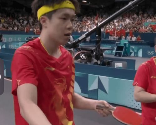 王楚钦接受现场医护人员检查