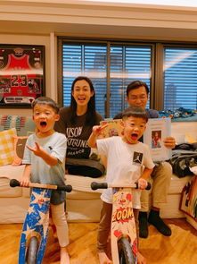 爷爷与双胞胎合影