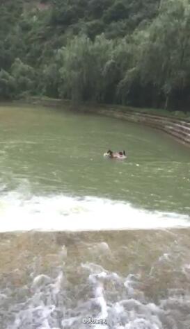 亲身经历：泼水节快乐变悲剧，高压水枪竟成“伤眼利器”？