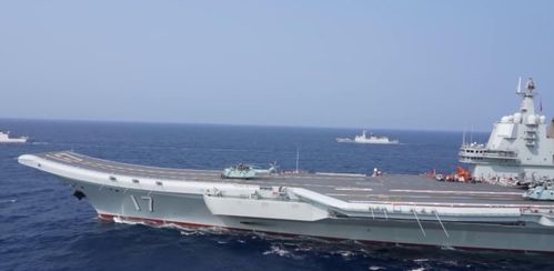 中国山东舰航母编队在西太平洋训练