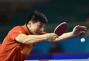 马龙在乒超联赛比赛中挥拍