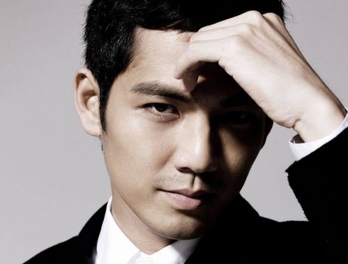 钟汉良泪沟线条展示