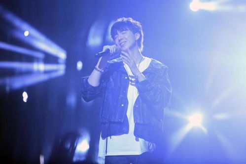 刘宇宁与张靓颖同台演唱《九万字》