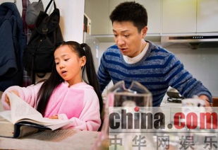 父女情深高考考场外感人一幕