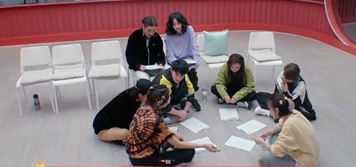 四位浪姐在后台合影