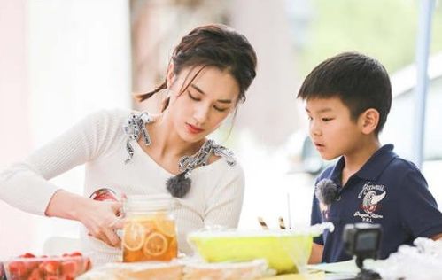 黄圣依与丈夫杨子合影