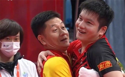 樊振东领奖台庆祝