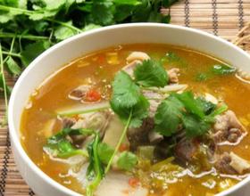 酸菜排骨汤与红糖粽子