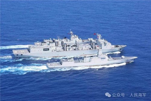 中国双航母编队在西太平洋海域航行