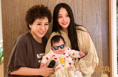 向佐与郭碧婷合照示意图