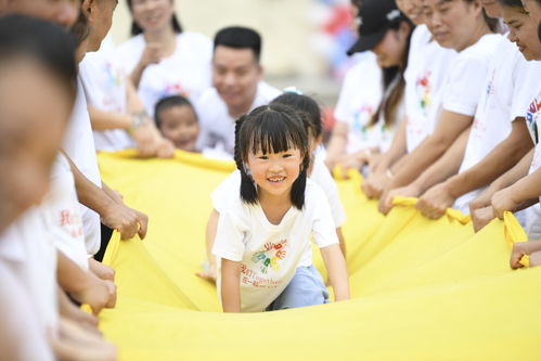 家长带孩子参加亲子活动