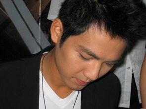 钟汉良泪沟引热议，网友：岁月痕迹也能这么美？