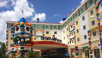 乐高乐园酒店“晚入住早退房”惹争议，游客：这不是服务是套路？