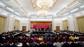 伦敦会议室外媒体记者等待新闻发布会