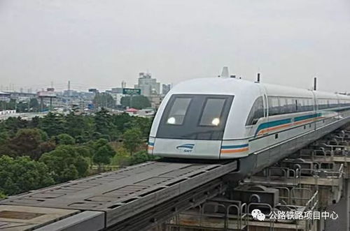 磁悬浮列车行驶在轨道上