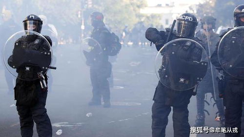 洛杉矶警方使用催泪瓦斯