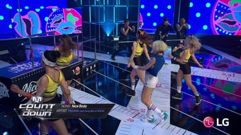 粉丝在直播平台疯狂刷屏庆祝