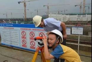 父亲在工地辛苦工作的背影