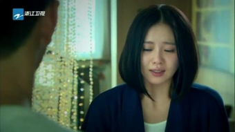 刘诗诗遛Labubu散步