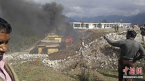 印度坠机事故中发现一名幸存者，生死边缘的奇迹！