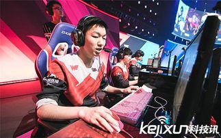 WE战队选手专注比赛神情紧张