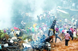 印度客机坠毁救援现场