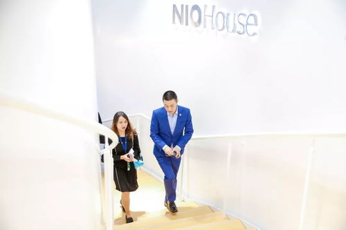 时尚杂志编辑部工作场景