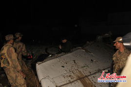 印尼小型飞机坠毁现场救援图