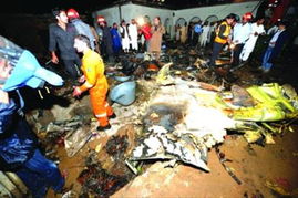 巴基斯坦客机坠毁现场图片