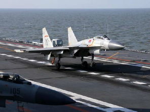 中国歼-15舰载战斗机在海上巡航