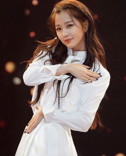 虞书欣古风造型舞台照