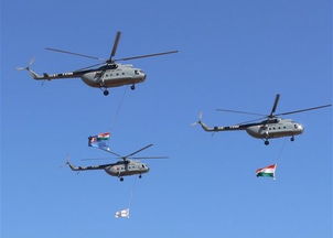 印度军方直升机维护现场图片