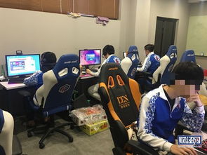 电竞选手训练室与浴室环境对比图