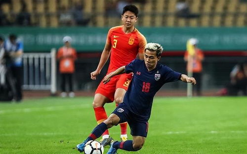 国足比赛现场球迷反应