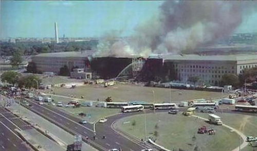 惊魂一刻：客机撞击大楼内景曝光，桌上饭菜未动