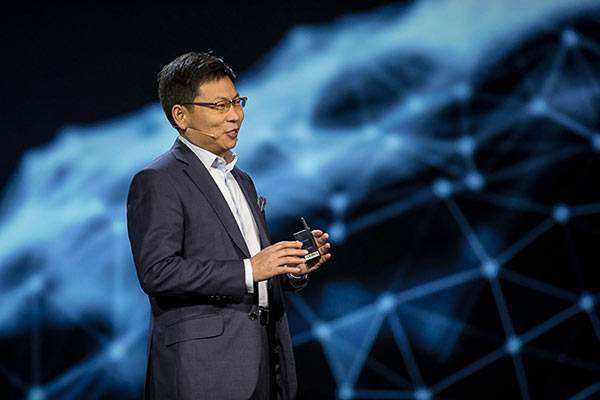 雷军砸钱的“中年男性生意”不好干：从直播带货到造车，他到底经历了什么？